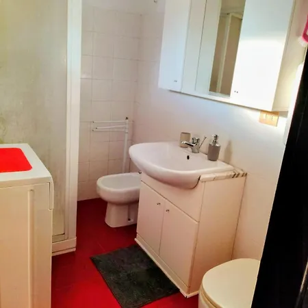 Guasco's Monolocale Con Ampio Terrazzo Appartement