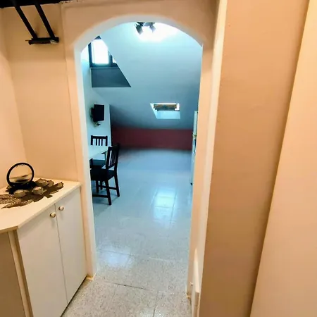 Guasco's Monolocale Con Ampio Terrazzo *