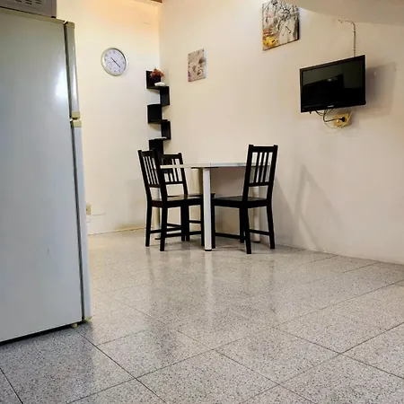 Guasco's Monolocale Con Ampio Terrazzo